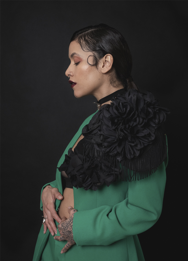 Chaqueta torera en sesión de moda alternativa